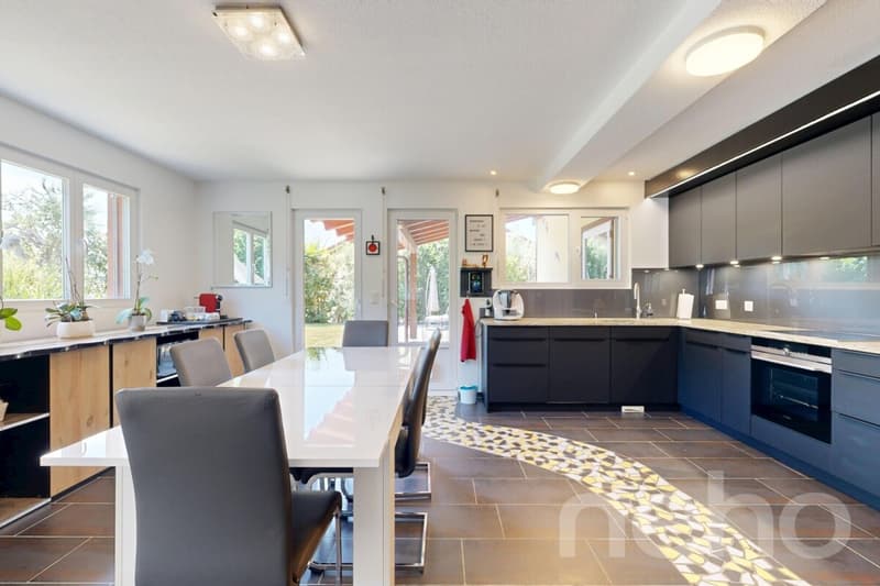 Splendida Villa di Lusso con Giardino, Jacuzzi e Laghetto Privato (4)
