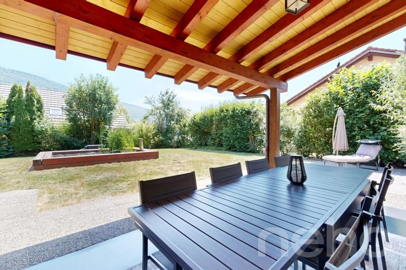 Splendida Villa di Lusso con Giardino, Jacuzzi e Laghetto Privato (12)