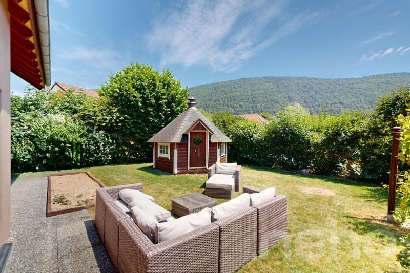 Splendida Villa di Lusso con Giardino, Jacuzzi e Laghetto Privato (11)