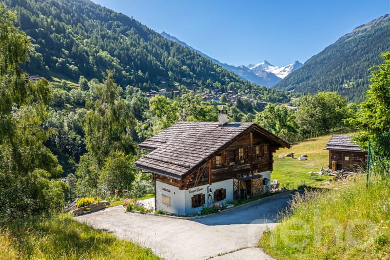Chalet authentique + dépendance de charme (2)