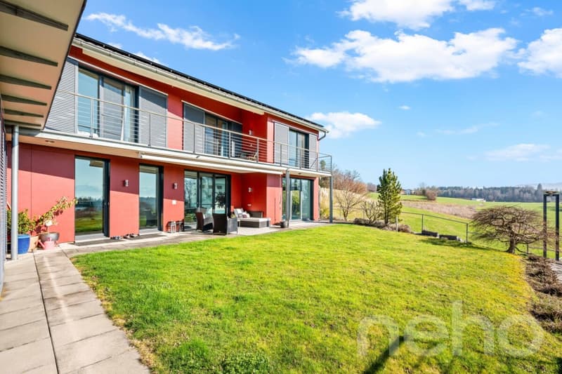 Exklusives Einfamilienhaus mit Weitsicht in idyllischer Lage (3)