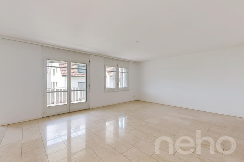 Appartement lumineux 4.5 pièces avec balcon sud à Volketswil (2)