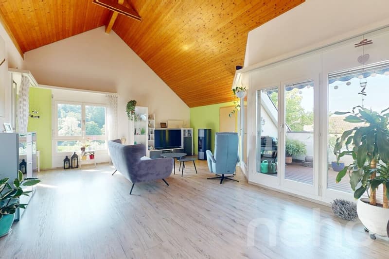 Lichtdurchflutete Dachwohnung mit Balkon und Weitblick (1)
