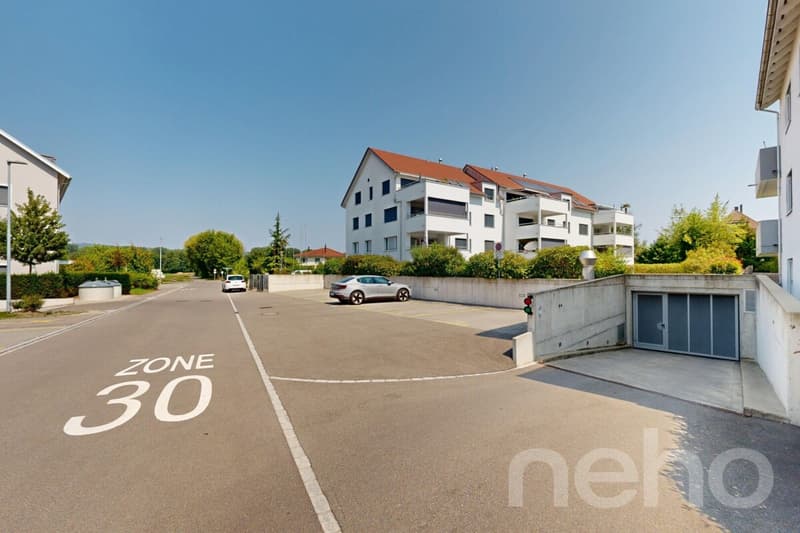 Gepflegte 4.5-Zimmer WHG mit grosszügigem Balkon und zwei TG-Plätzen (8)