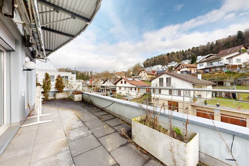 Helle Attikawohnung mit Dachterrasse, Cheminée & Charme (11)