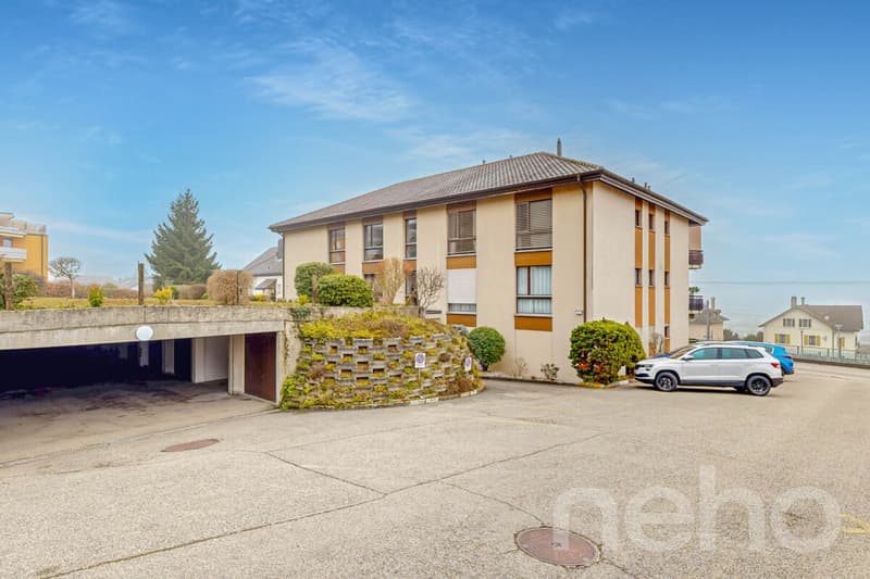 St Blaise: Top floor with lake view, mezzanine and beautiful volumes (11)