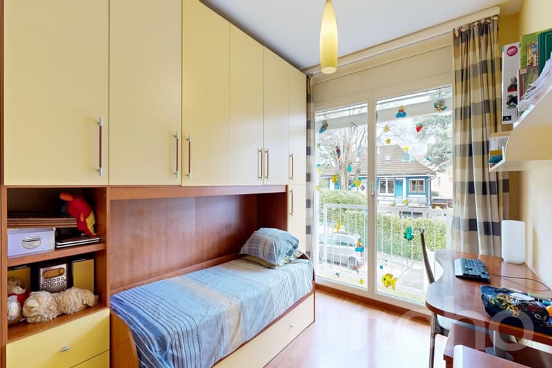 5 pièces, 180 m²: Belle maison mitoyenne en bout avec jardin à Mies (11)