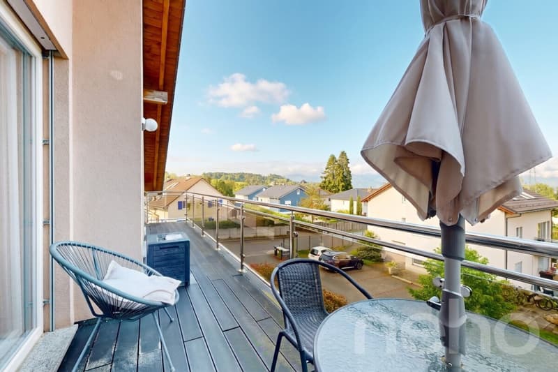 Attique contemporain traversant avec grand balcon et vue dégagée (1)