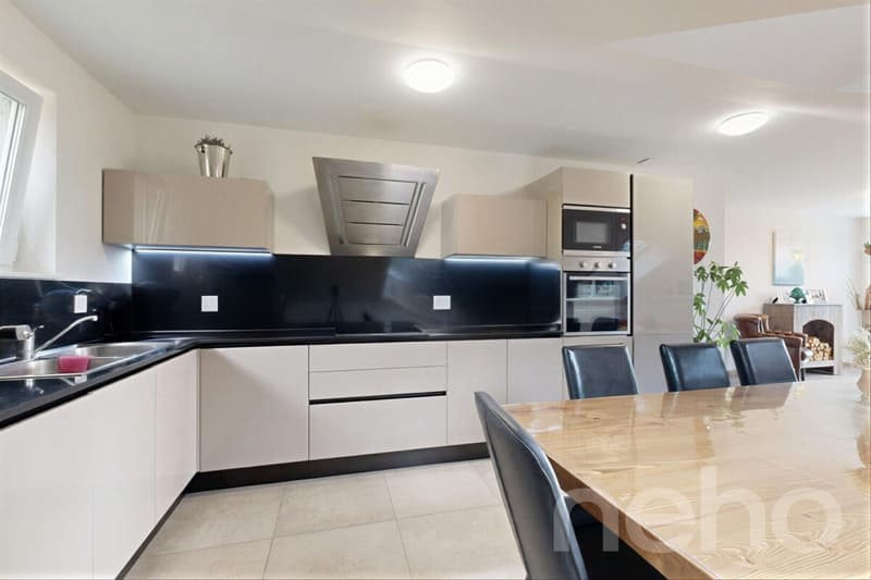 Attique contemporain traversant avec grand balcon et vue dégagée (5)