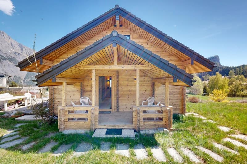 Exclusif: Magnifique chalet rénové et meublé avec soins (11)