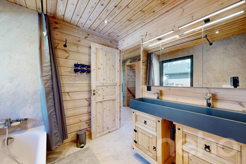 Exclusif: Magnifique chalet rénové et meublé avec soins (8)