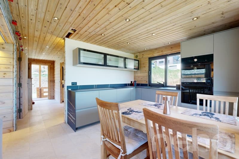 Exclusif: Magnifique chalet rénové et meublé avec soins (4)