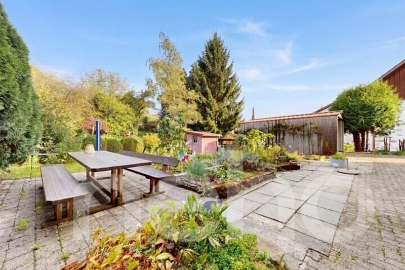 Maison familiale Atypique Rénovée avec jardin et garage indépendant (9)