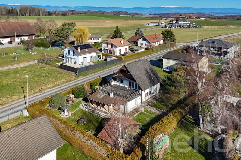 Villa individuelle rénovée avec rooftop et vue dégagée (1)