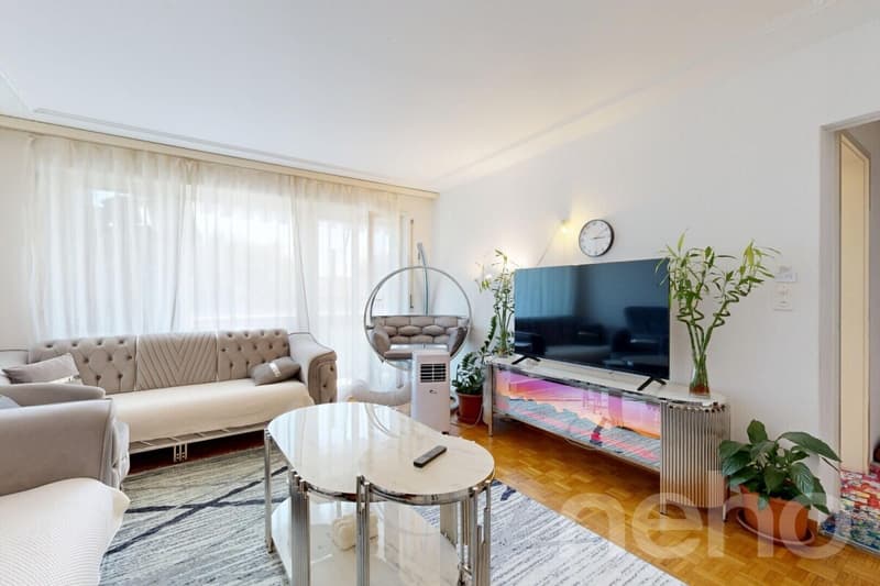 Zentrale 2.5-Zimmer-Wohnung mit Parkplatz und Potenzial (3)
