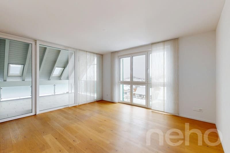 Helle 4.5-Zimmer-Dachwohnung in Weiningen (2)