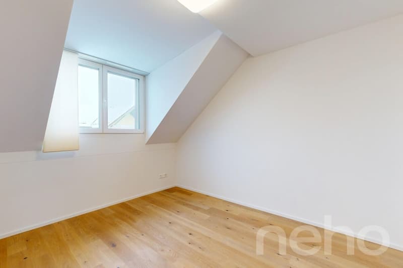 Helle 4.5-Zimmer-Dachwohnung in Weiningen (8)