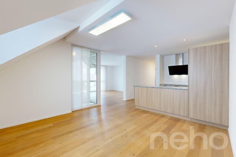 Helle 4.5-Zimmer-Dachwohnung in Weiningen (4)