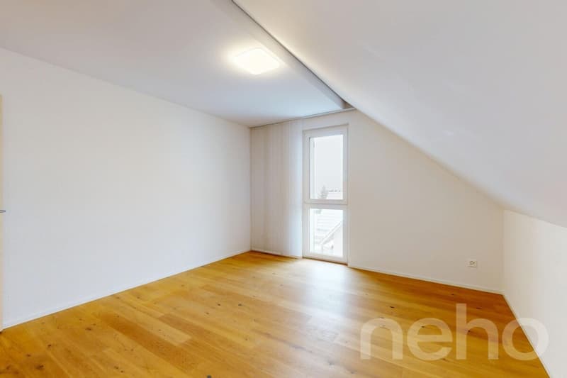 Helle 4.5-Zimmer-Dachwohnung in Weiningen (7)