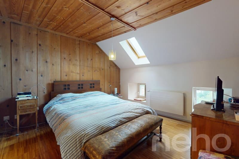 Maison de caractère rénovée : vue Jura, calme et fort potentiel (10)