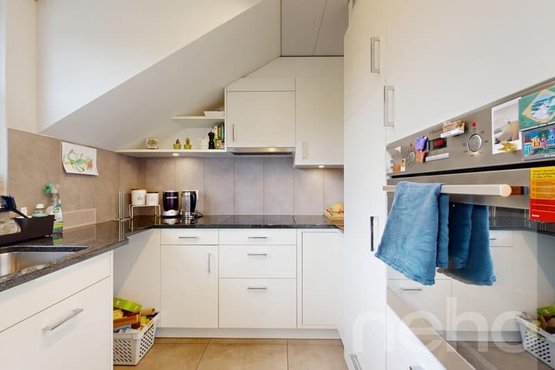 Preiswerte Dachwohnung mit Weitsicht an ruhiger Lage (5)