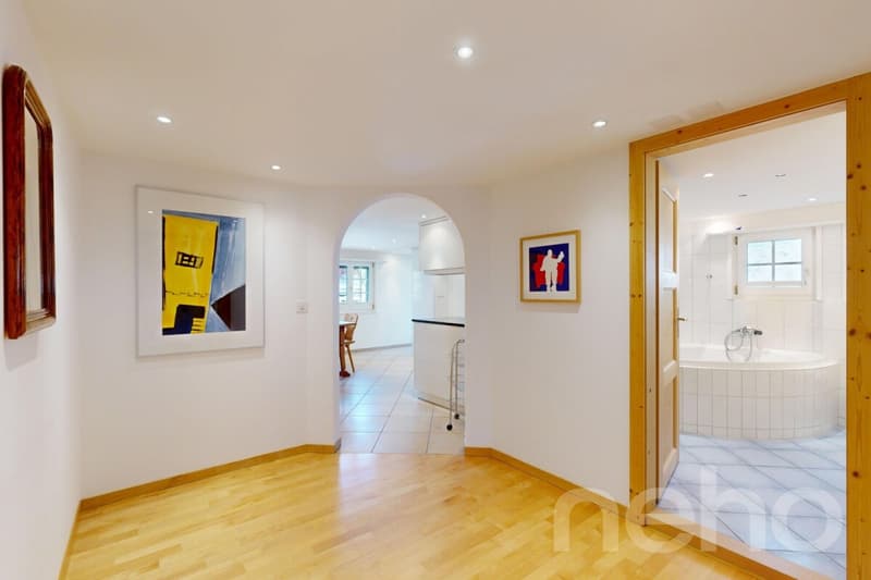 Grosszügige 5.5 Zimmer Wohnung mit Bündner Charme in Uors (5)