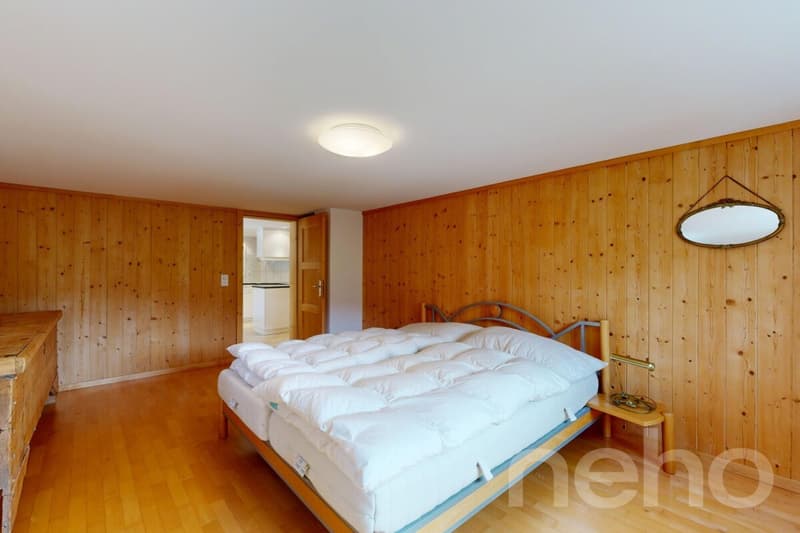 Grosszügige 5.5 Zimmer Wohnung mit Bündner Charme in Uors (8)