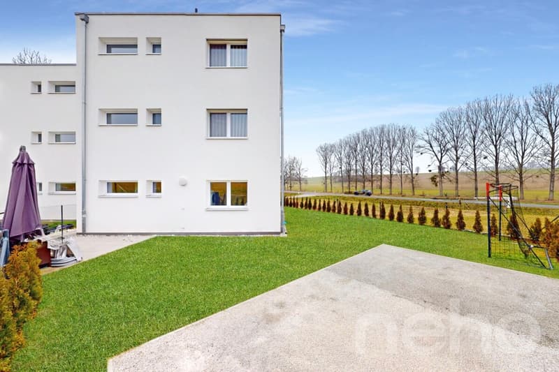 Jolie villa individuelle moderne avec jardin (11)