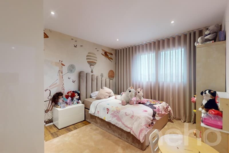 Jolie villa individuelle moderne avec jardin (8)