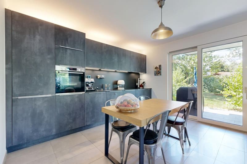Un rez-de-jardin moderne dans un cadre privilégié à Chambésy (3)