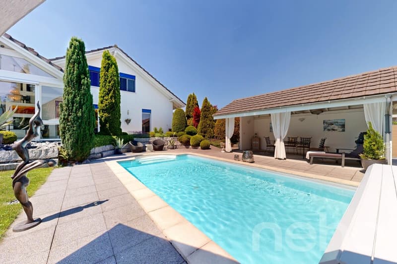 Stilvolles Zuhause mit unverbaubarer Aussicht und Pool (10)