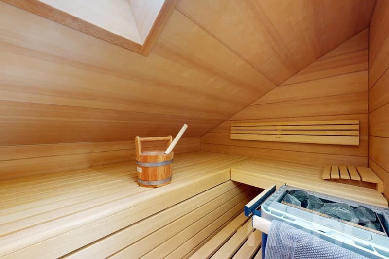 Exklusive 5.5-Attika mit Terrasse, Sauna und viel Platz (11)
