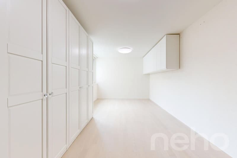 Zentral, stilvoll, grosszügig ? 4.5-Zimmer-Wohnung mit zwei Terrassen (9)