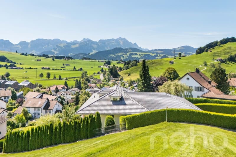 Exklusive Villa mit spektakulärer Weitsicht und gehobenem Ausbau (2)