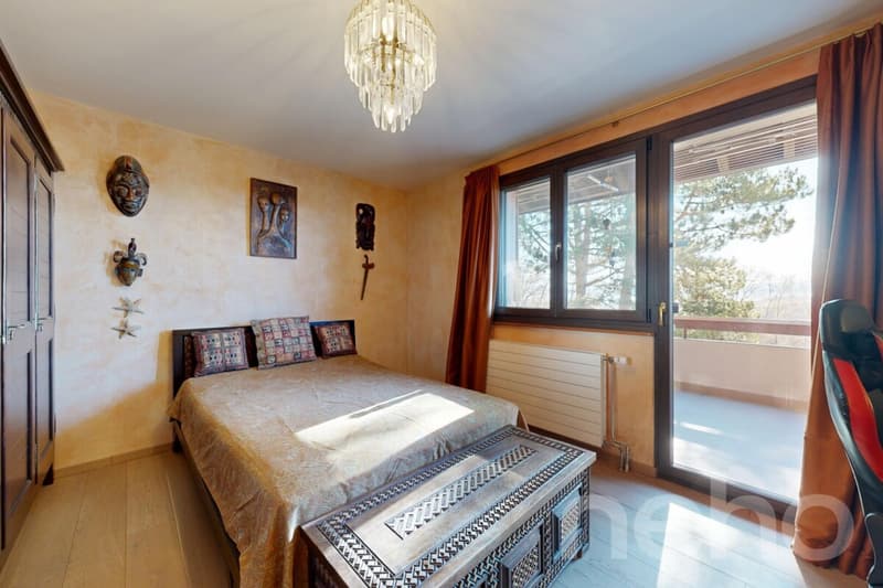 A 5 minutes d'Aubonne: grande villa nichée dans un écrin de verdure (7)