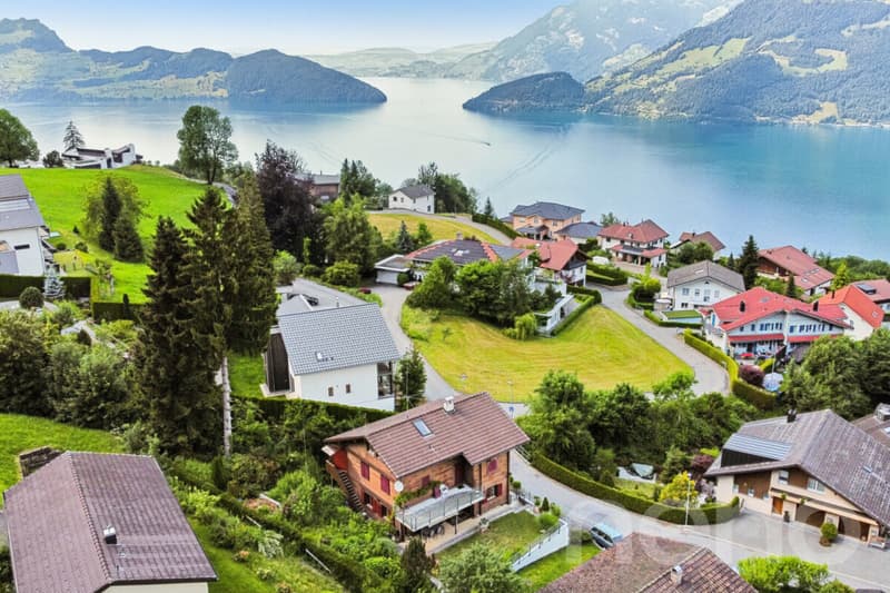 Einfamilienhaus mit Chalet Charakter. Sonnenlage mit Weitsicht (1)