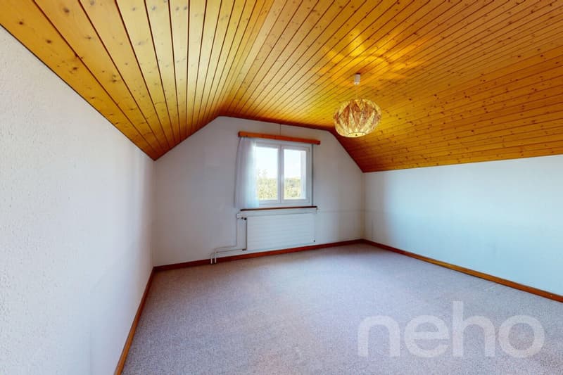 4-Zimmerhaus in ruhiger, leicht erhöhter Lage mit Umschwung (5)