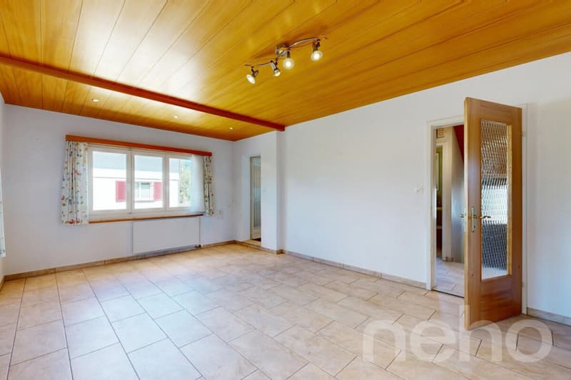4-Zimmerhaus in ruhiger, leicht erhöhter Lage mit Umschwung (2)