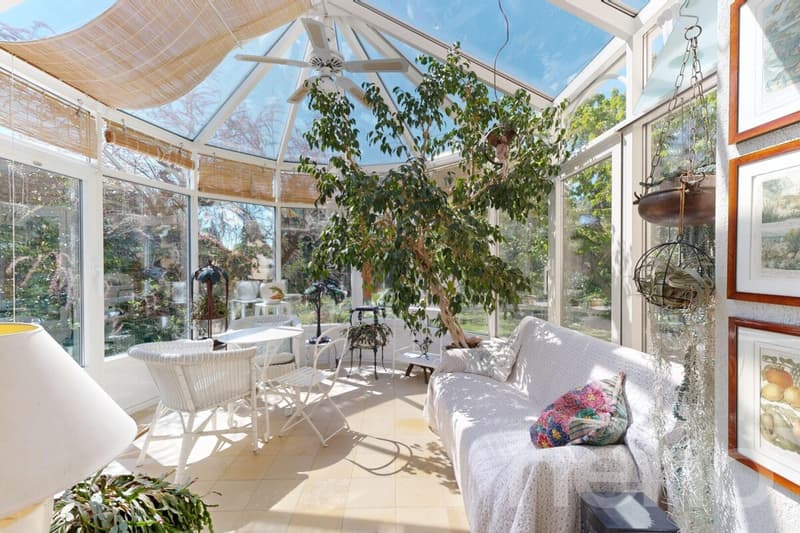 Villa d?architecte avec grand jardin et potentiel unique! (1)