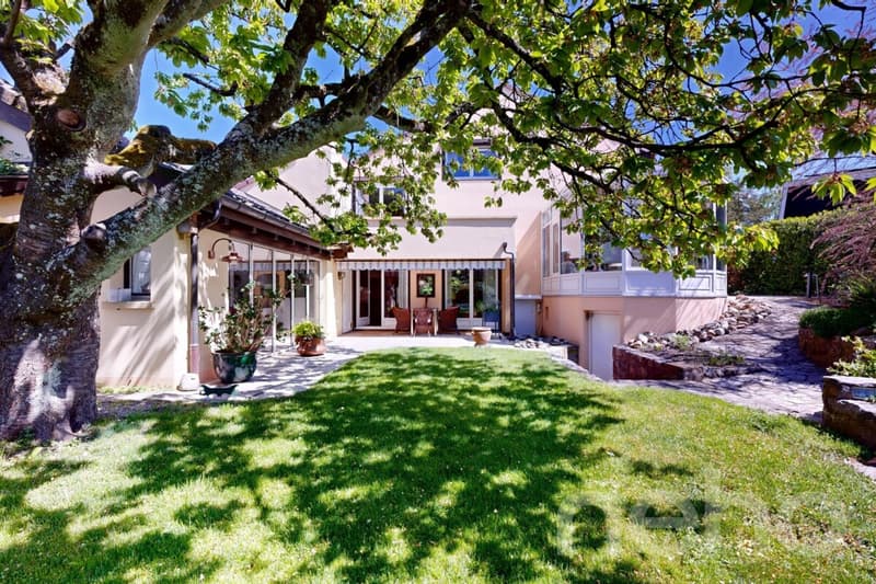 Villa d?architecte avec grand jardin et potentiel unique! (2)