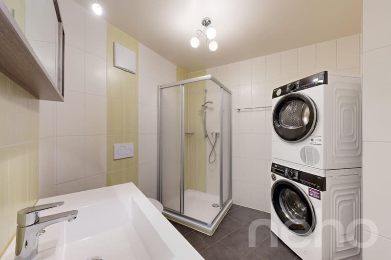 Exclusif: lumineux appartement avec grand balcon-terrasse (8)