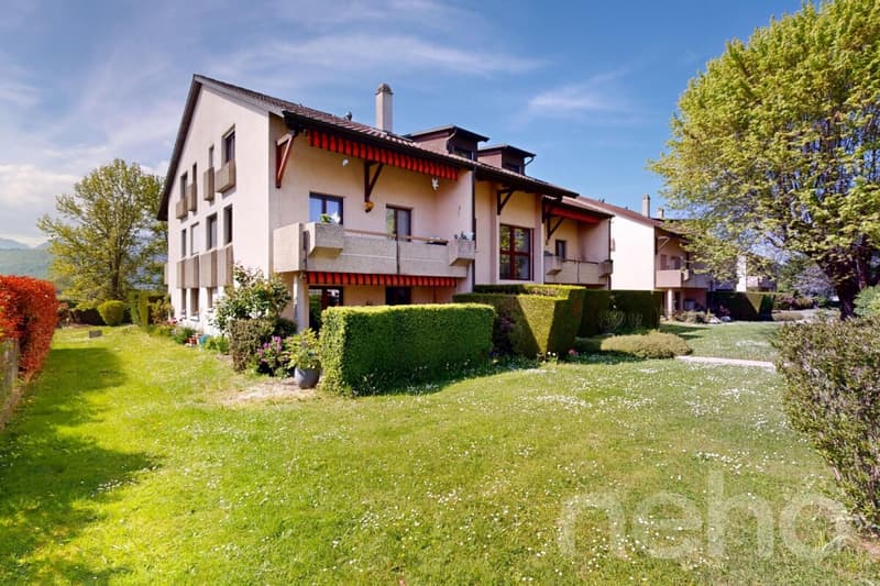 Duplex en attique rénové en Terre Sainte aux volumes généreux (2)
