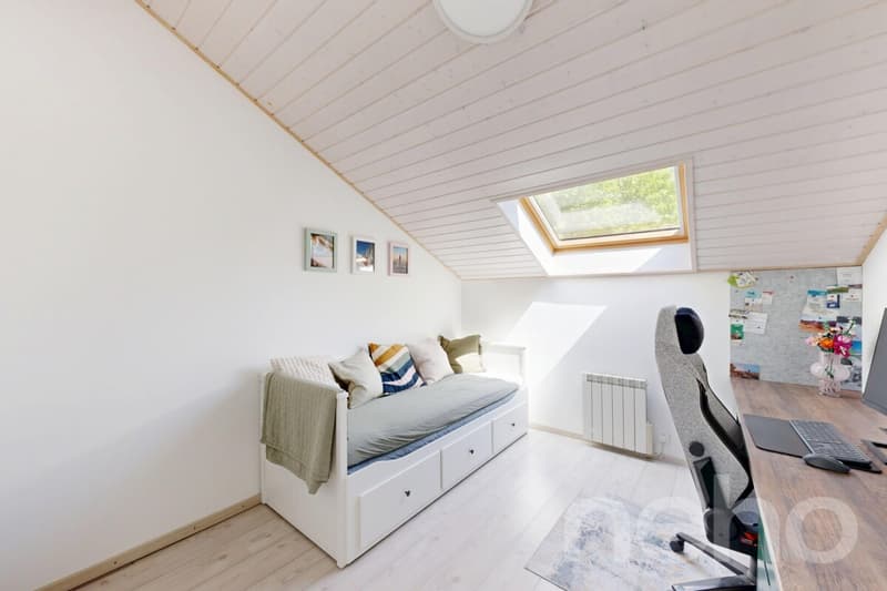 Duplex en attique rénové en Terre Sainte aux volumes généreux (12)