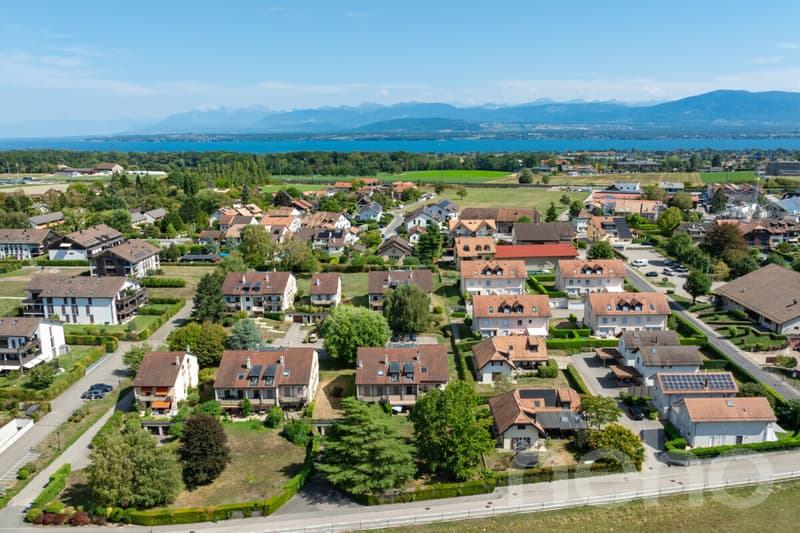 Duplex en attique rénové en Terre Sainte aux volumes généreux (3)