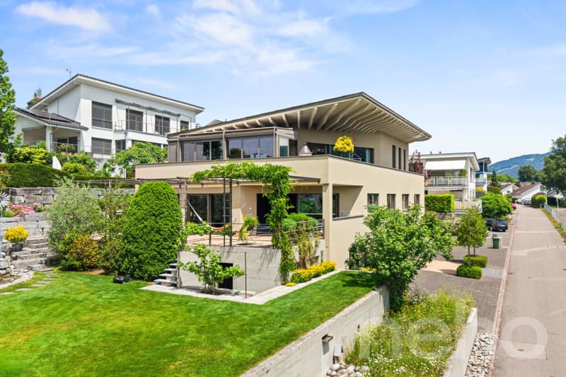 Exklusive Villa mit Wellnessbereich und Panorama-Aussicht (12)