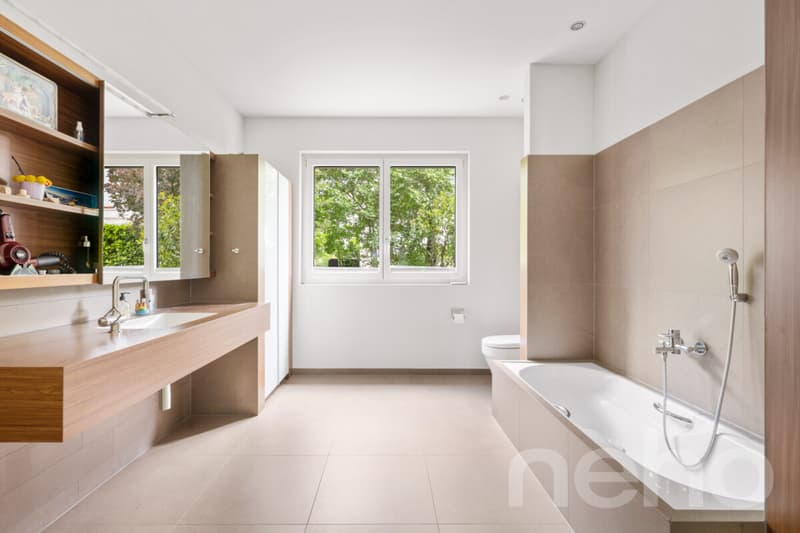 Exklusive Villa mit Wellnessbereich und Panorama-Aussicht (10)