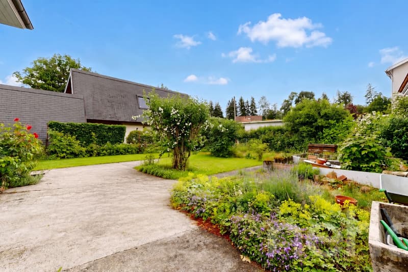 Familienhaus mit Waldnähe, grossem Garten und Potenzial (11)