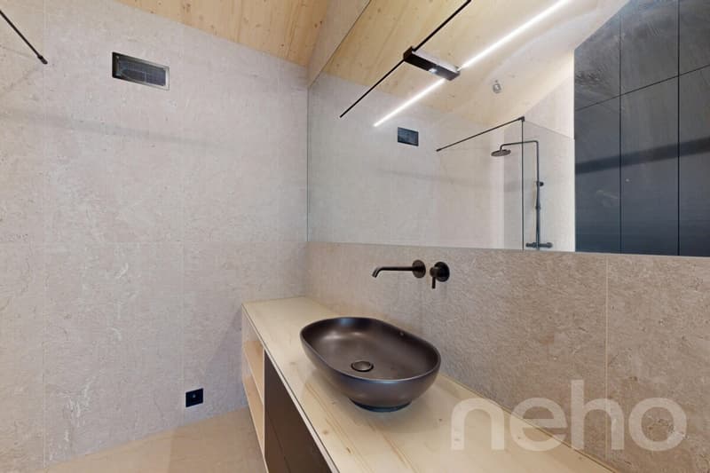 Neubau-Dachgeschosswohnung mit besonderer Architektur und Bergsicht (10)