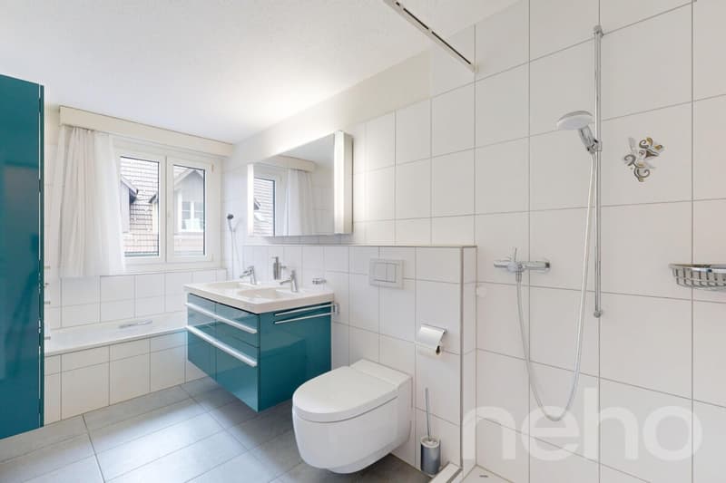 Gepflegtes 2-Familienhaus mit 835 m² Baulandparzelle (9)