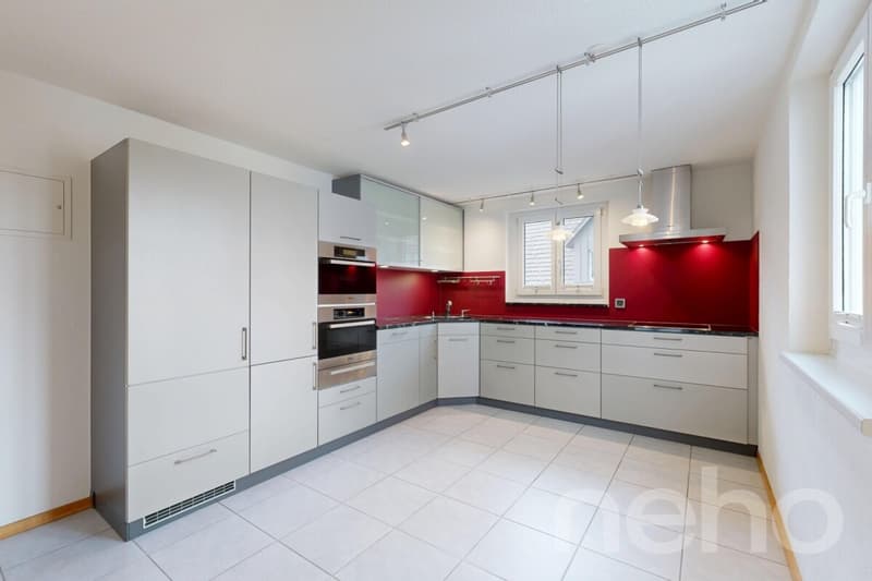 Gepflegtes 2-Familienhaus mit 835 m² Baulandparzelle (5)